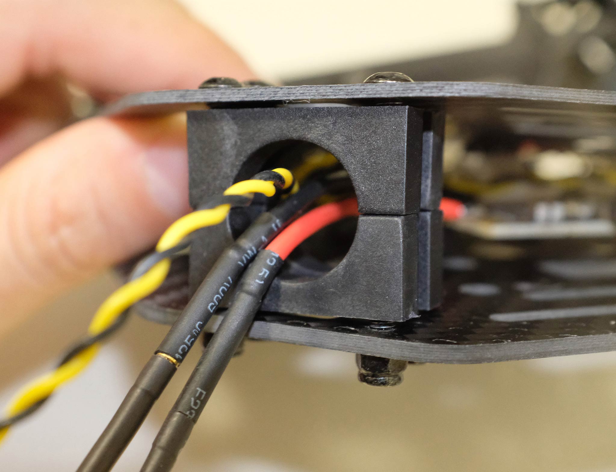 Connecting top and bottom plate